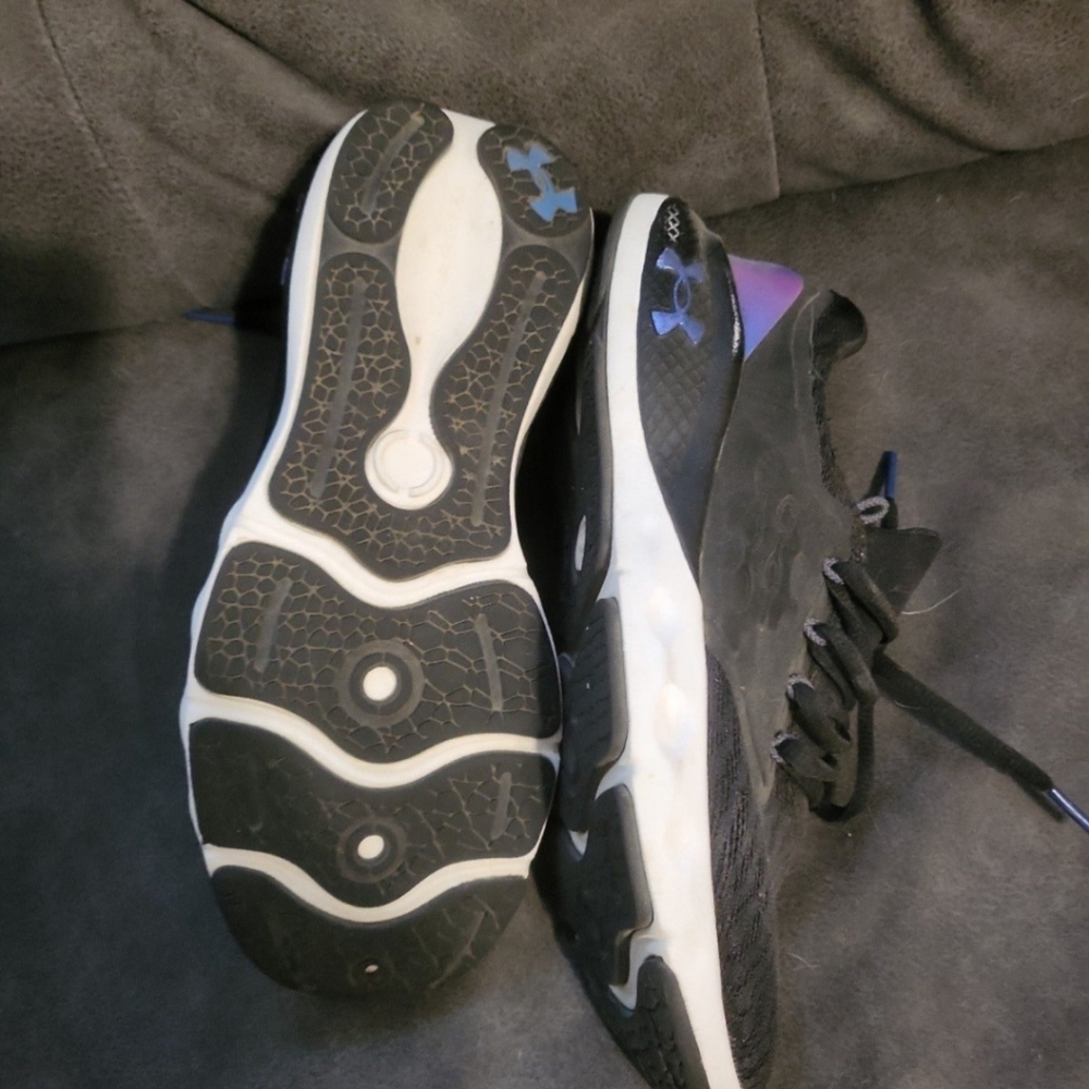 Under Armor Charged Sneakers View 3